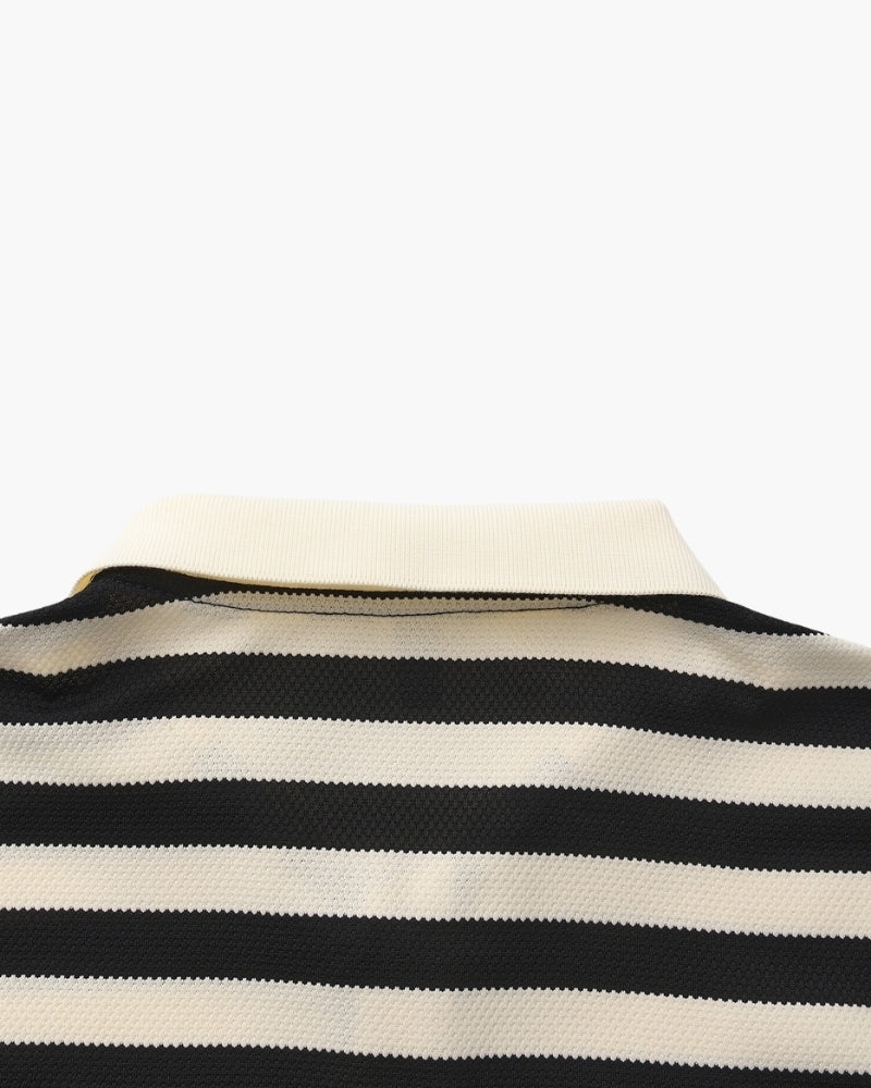 Koszulka polo z prążkowanej dzianiny z paskami w stylu retro i kontrastowym kołnierzykiem