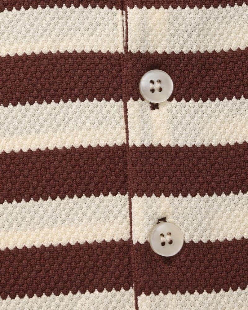 Koszulka polo z prążkowanej dzianiny z paskami w stylu retro i kontrastowym kołnierzykiem